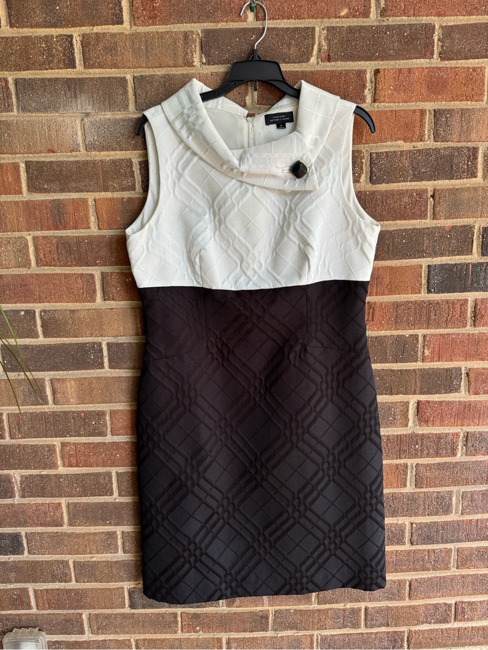 Sleeveless Two-Tone White and Black Textured Sheath Dress